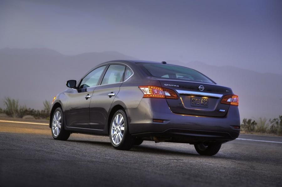  Nissan Sentra 2013 года  (фото 6 из 74)